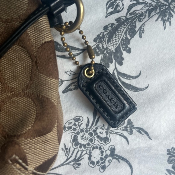 Coach monogram wristlet - Picture 7 of 7